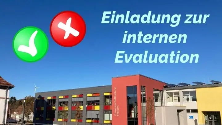 Grafik „Einladung zur internen Evaluation“ mit Häkchen- und Kreuz-Symbol vor dem Schulgebäude