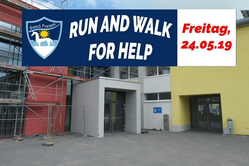 Banner zum Spendenlauf über dem Schuleingang mit GemS-Logo